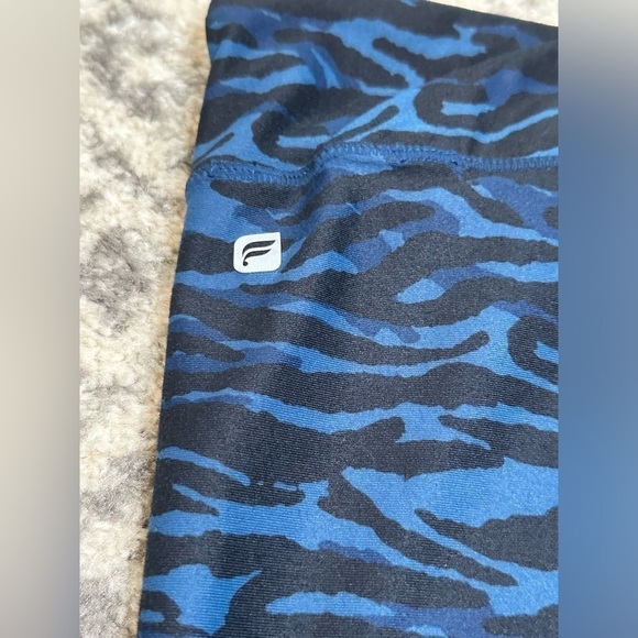 Fabletics Winn Printed PowerHold Capris Size XS - Picture 8 of 10